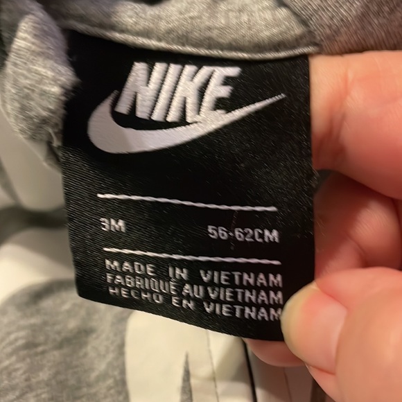 Set of Boys Nike sweater hoodie and sweatpants. Sz 3 mo. - Picture 6 of 7